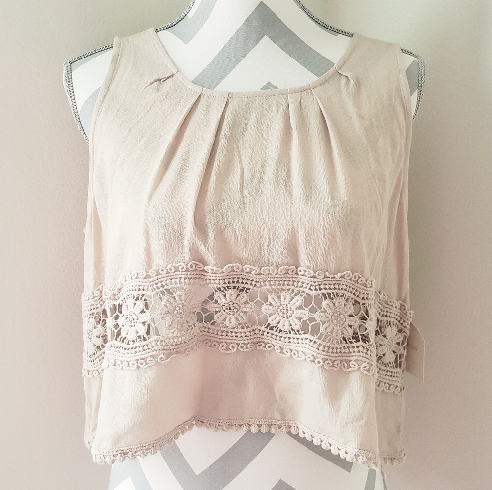 NWT La Vie 89 Cream Crochet Top